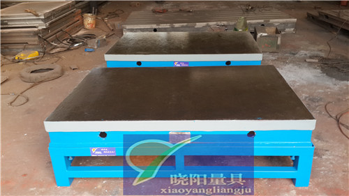 影響重型鑄鐵鉗工工作臺平面精度的幾個因素